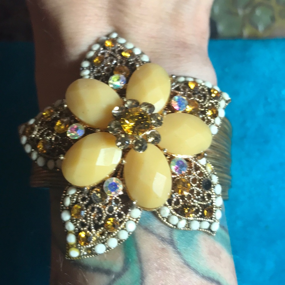 Flower bracelet